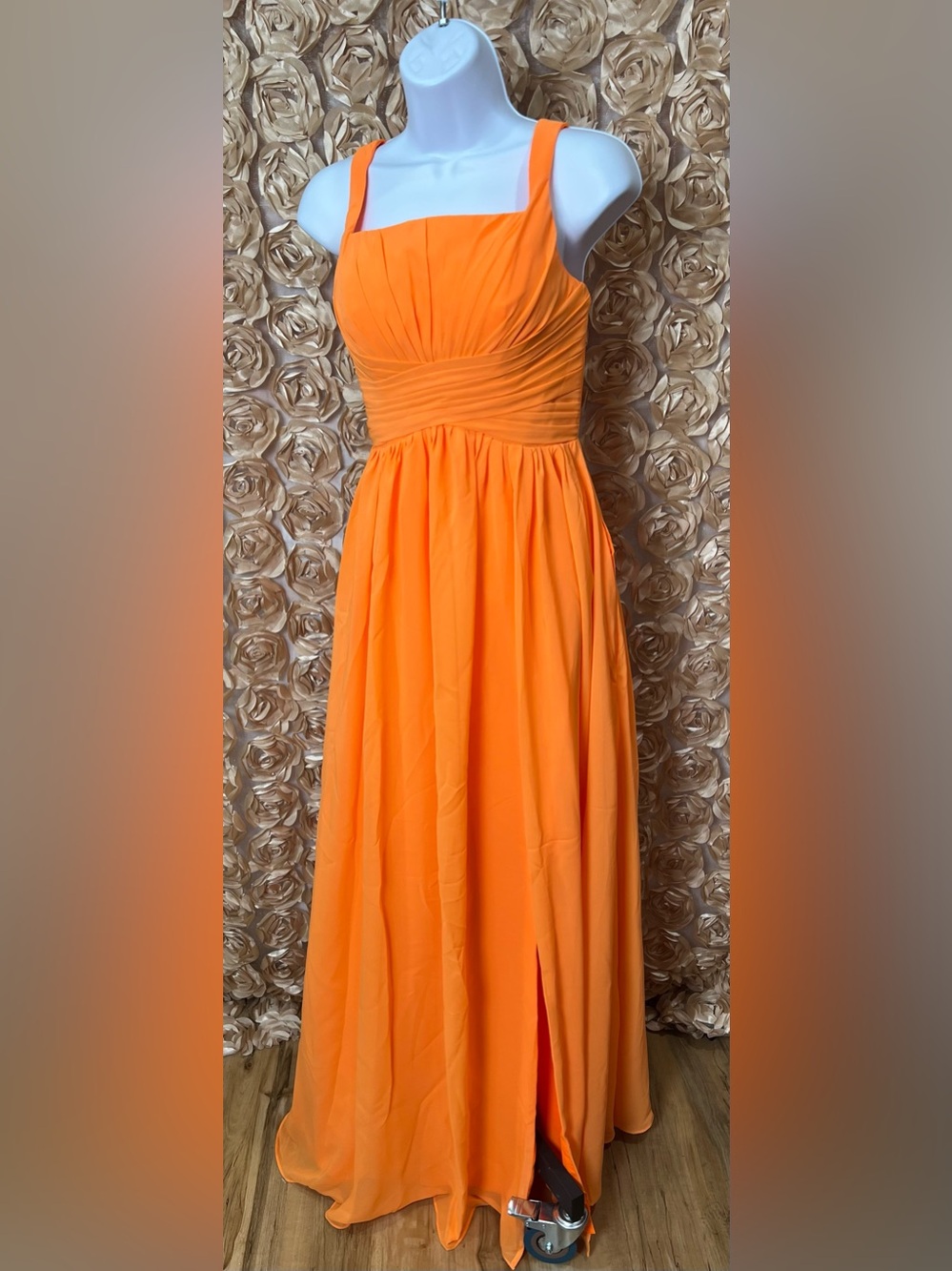 Strapless Neon Orange Chiffon Evening Dress
🚨 NEW WITHOUT TAGS🚨